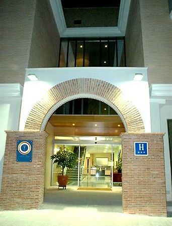 Hotel Isur Llerena Bagian luar foto