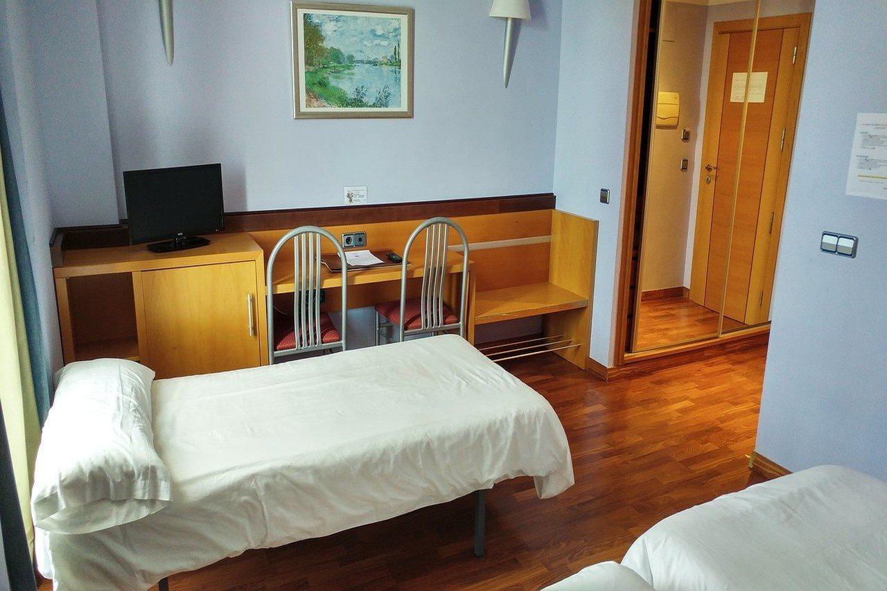 Hotel Isur Llerena Bagian luar foto