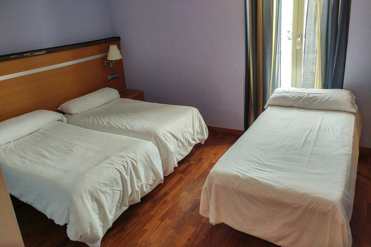Hotel Isur Llerena Bagian luar foto