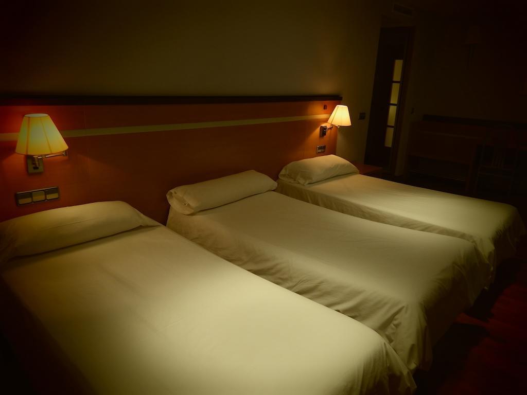 Hotel Isur Llerena Bagian luar foto