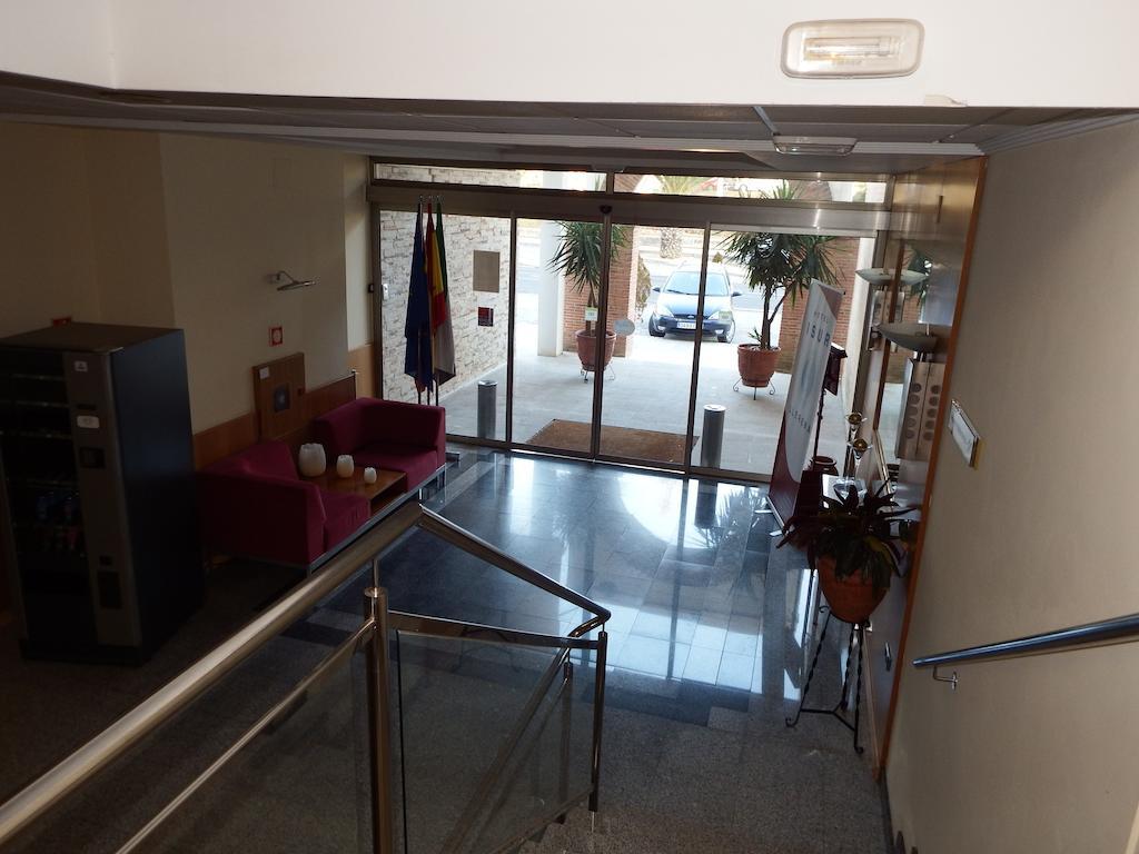 Hotel Isur Llerena Bagian luar foto