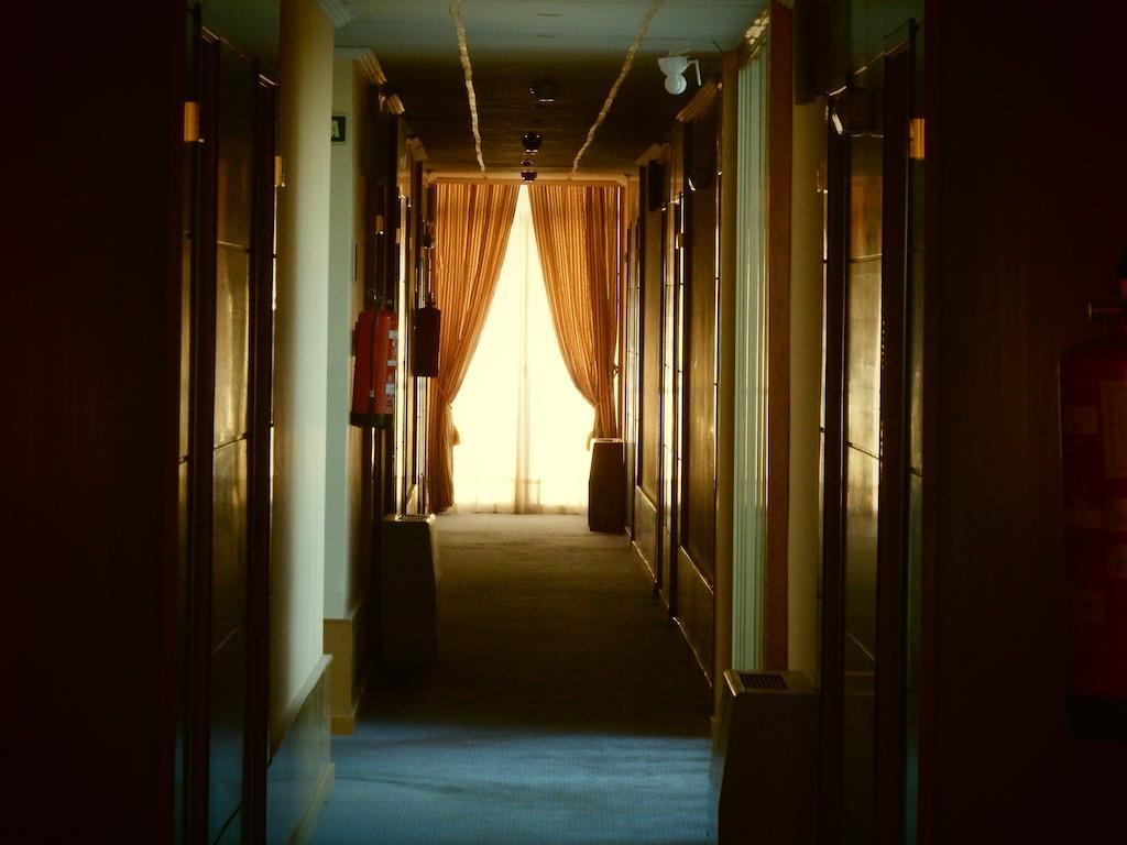 Hotel Isur Llerena Bagian luar foto