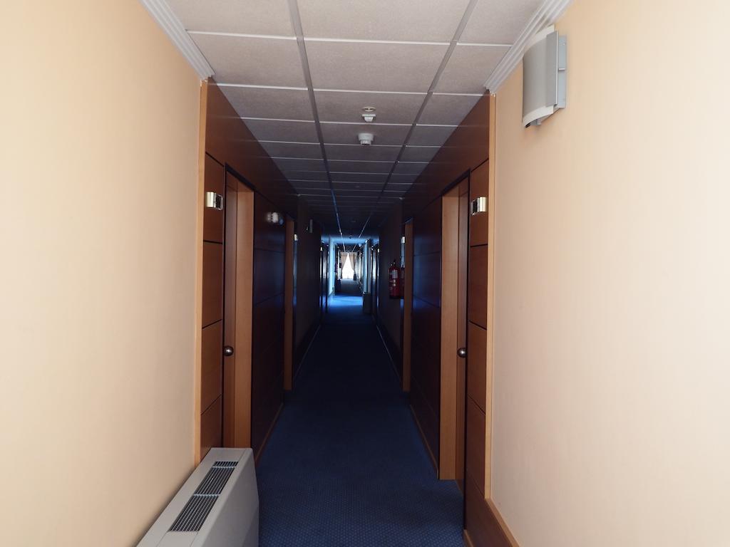 Hotel Isur Llerena Bagian luar foto