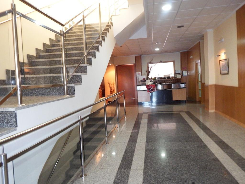 Hotel Isur Llerena Bagian luar foto