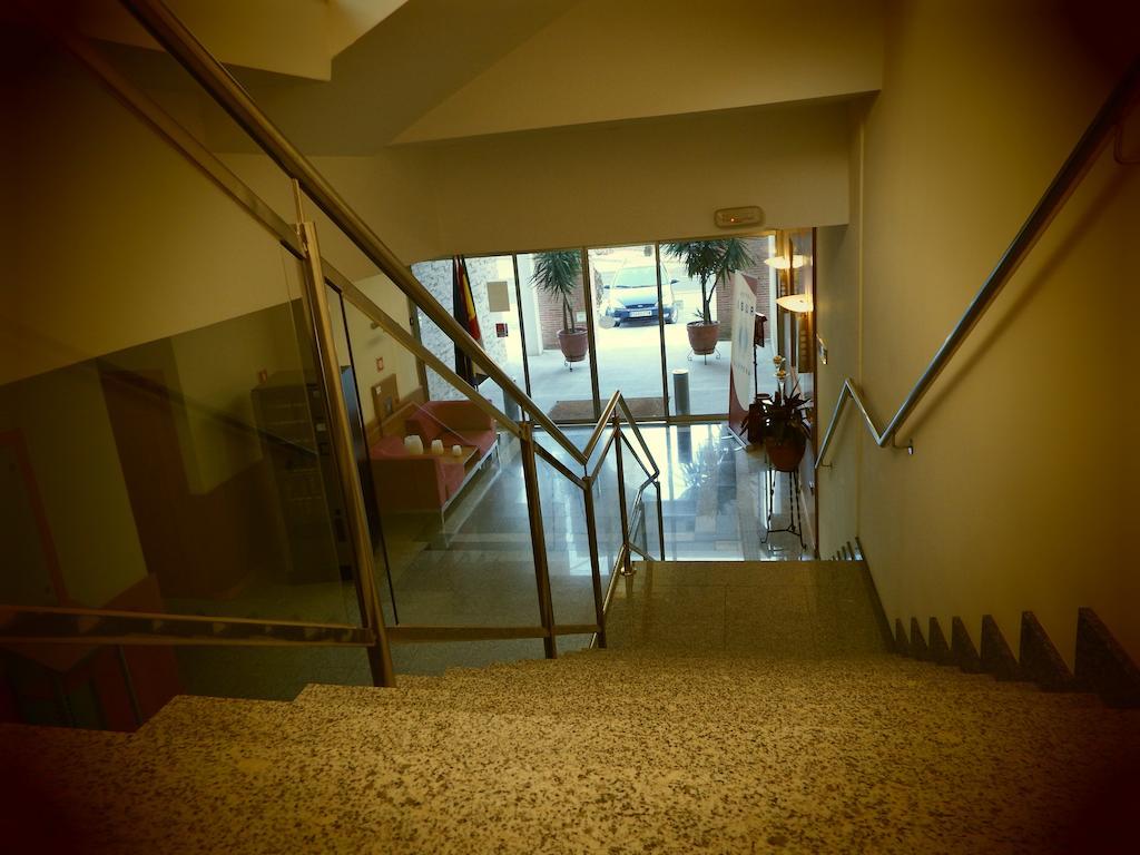 Hotel Isur Llerena Bagian luar foto