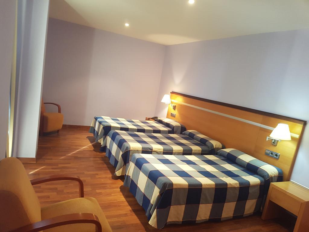 Hotel Isur Llerena Bagian luar foto