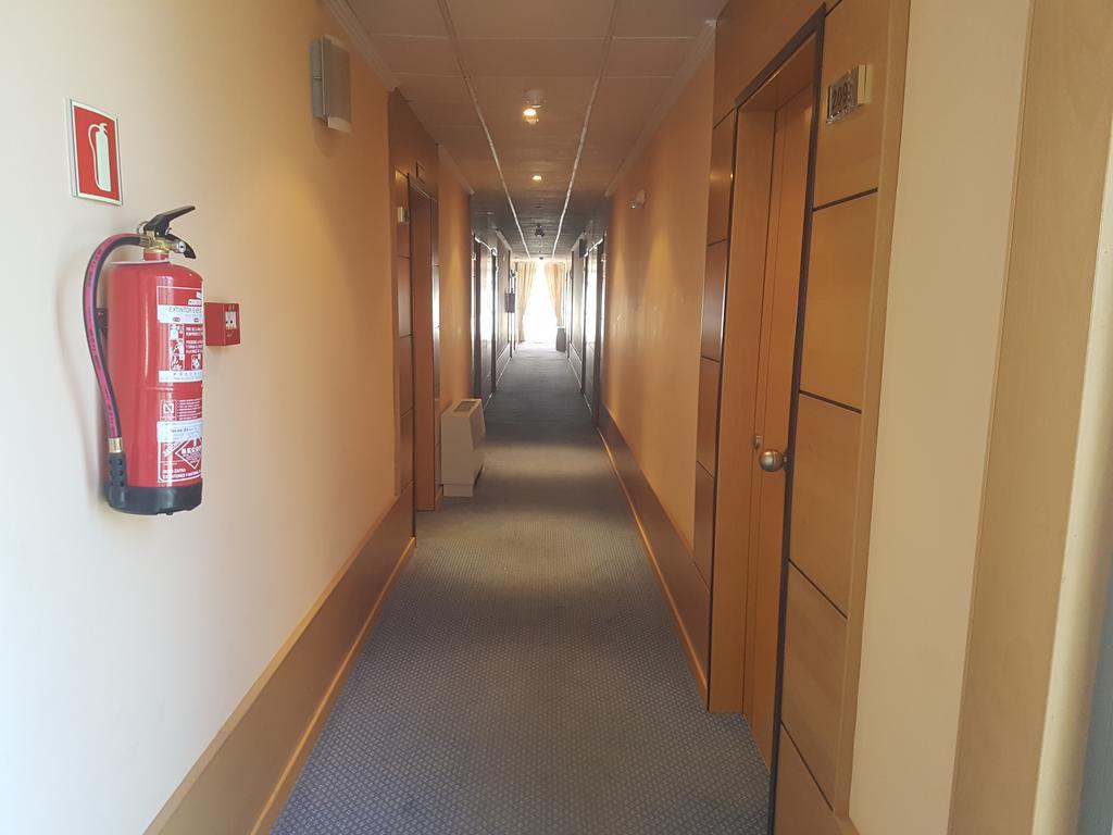Hotel Isur Llerena Bagian luar foto