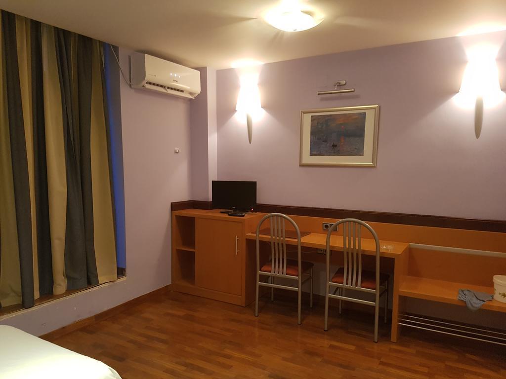 Hotel Isur Llerena Bagian luar foto