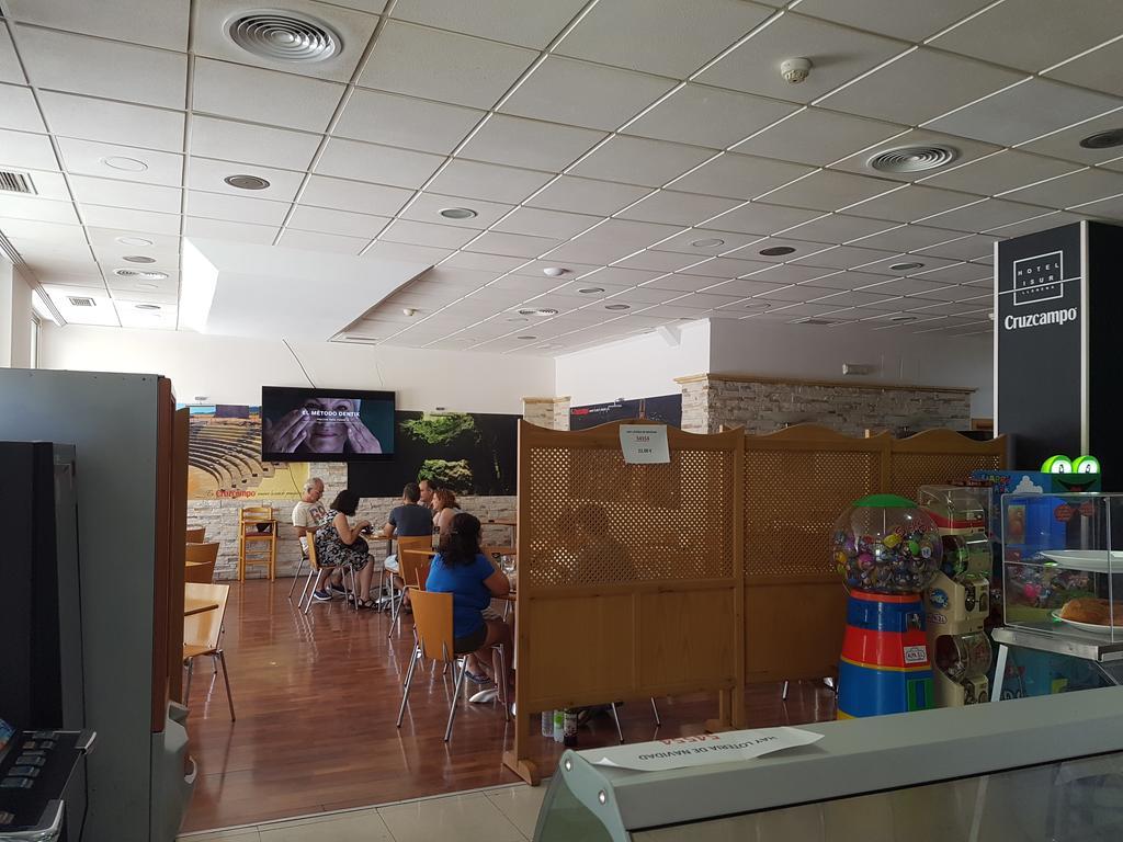 Hotel Isur Llerena Bagian luar foto