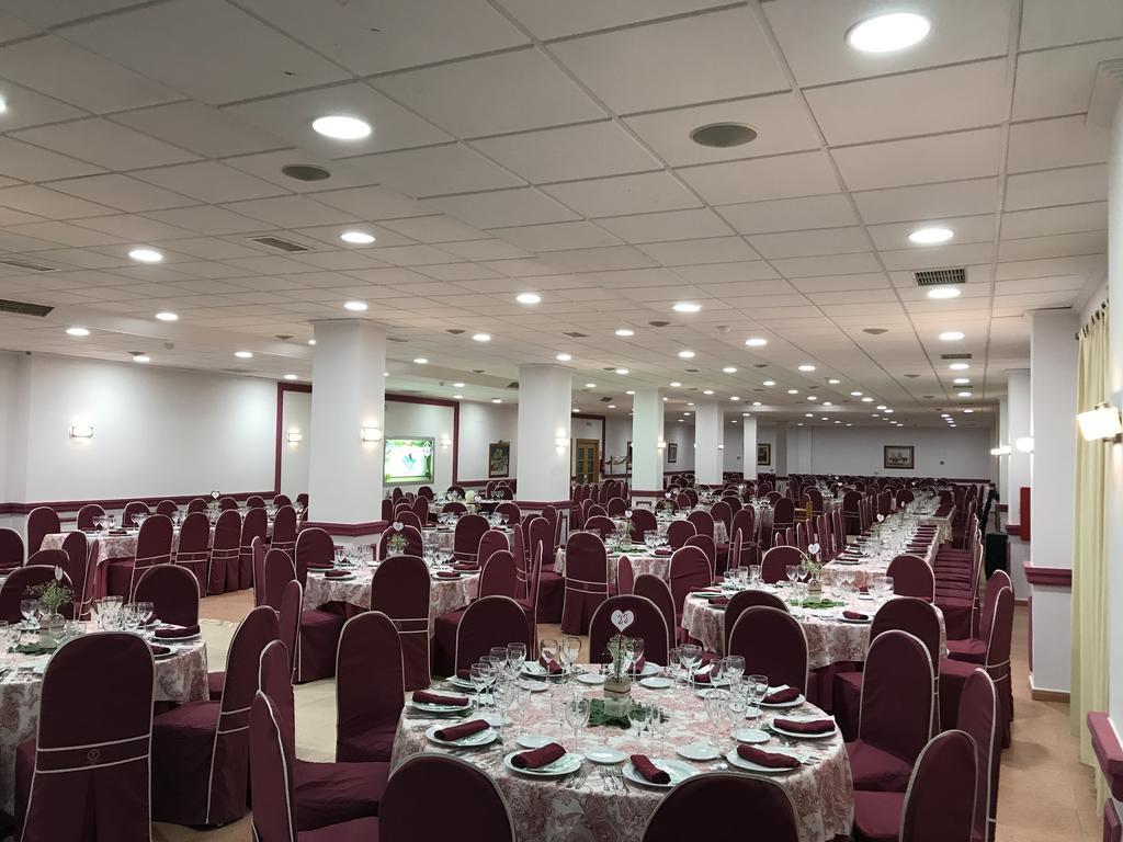 Hotel Isur Llerena Bagian luar foto