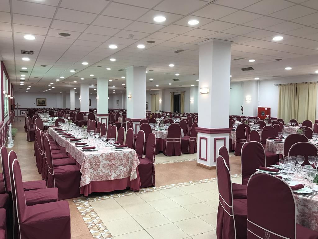 Hotel Isur Llerena Bagian luar foto